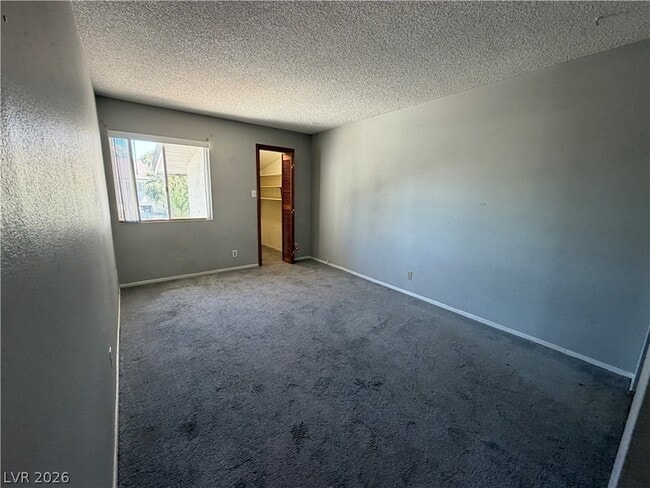Building Photo - 586 Willow Green Dr