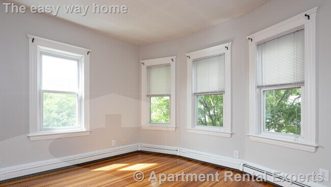 Building Photo - 120 Columbia St