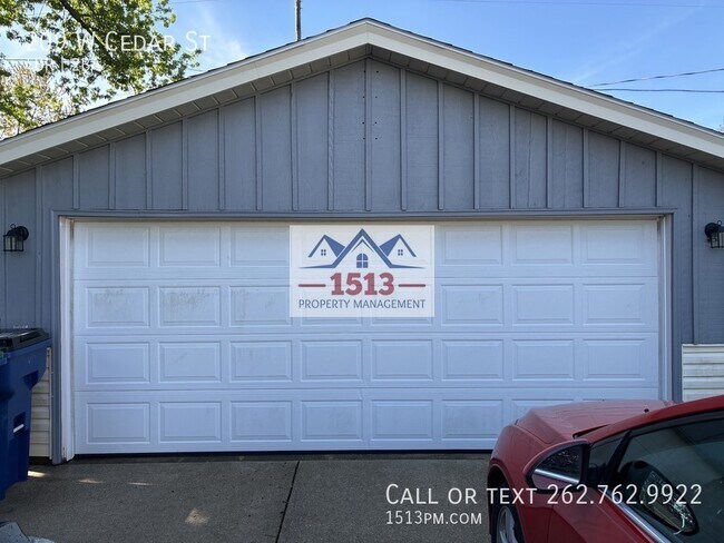 Building Photo - 209 W Cedar St