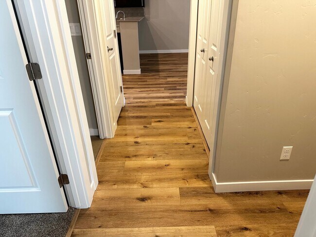 Building Photo - Stunning 3 bedroom 2 bathroom home in Meri...