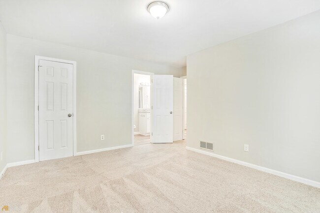 Building Photo - 1041 Avon Breeze Ct