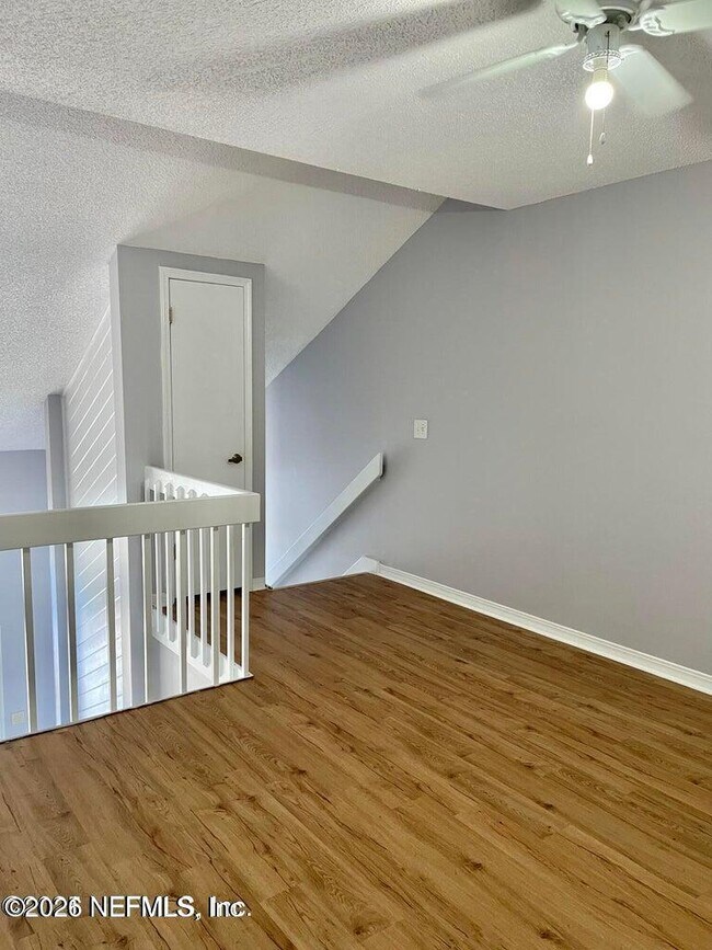 Building Photo - 1185 W Romaine Cir