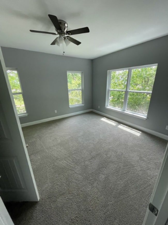 Building Photo - 1000 W Gandy St