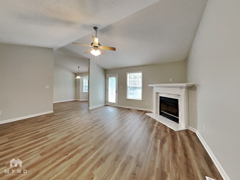 Building Photo - 589 Spaniel Ln