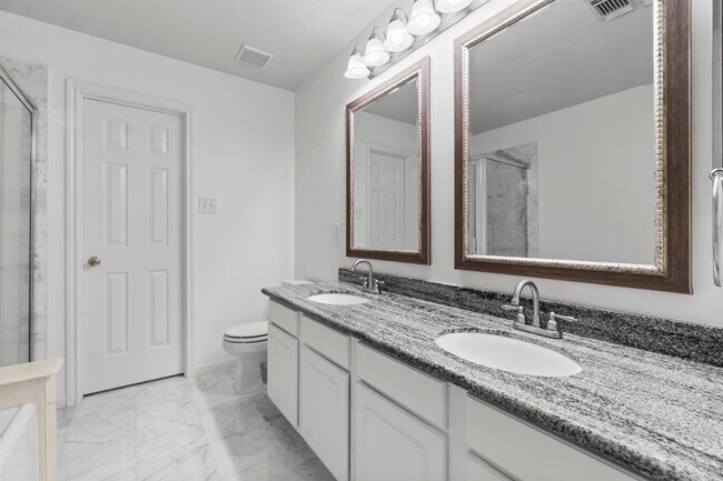 Building Photo - 122 S Walden Elms Cir