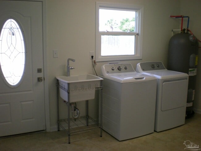 Building Photo - 11606 Chanticleer Dr