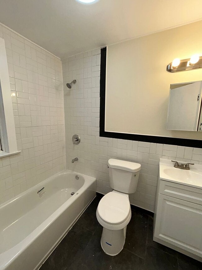 Building Photo - 510 N Hermitage Ave