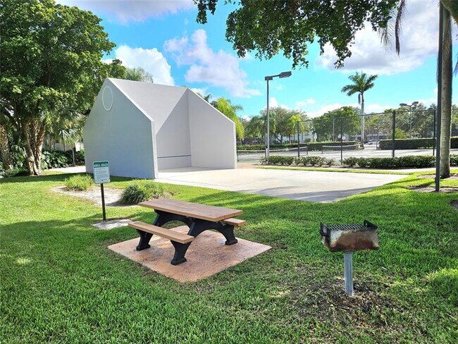 Building Photo - 701 Lyons Rd