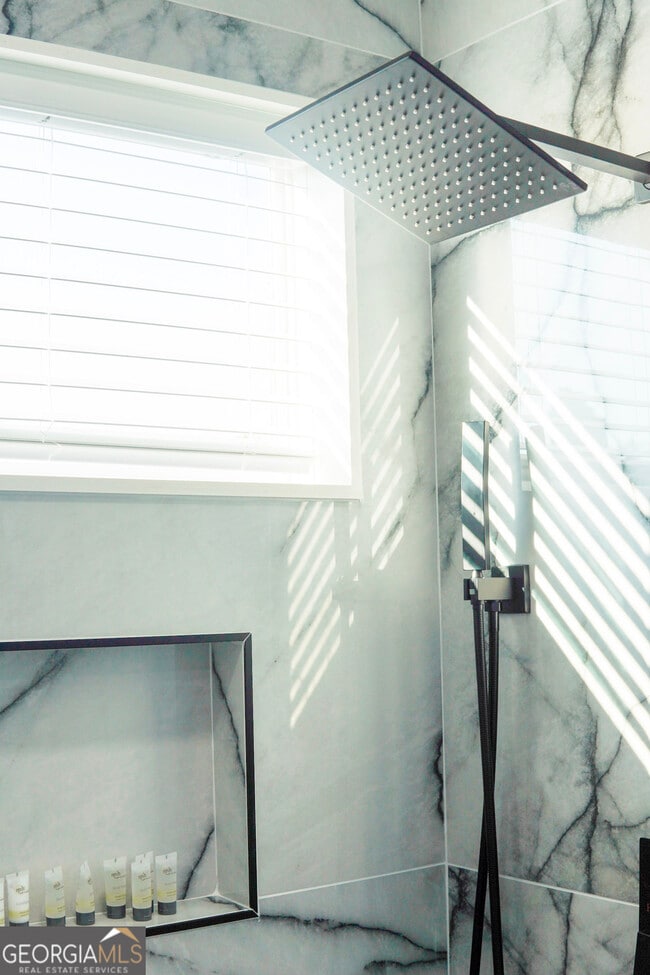 Building Photo - 68 Boulevard SE