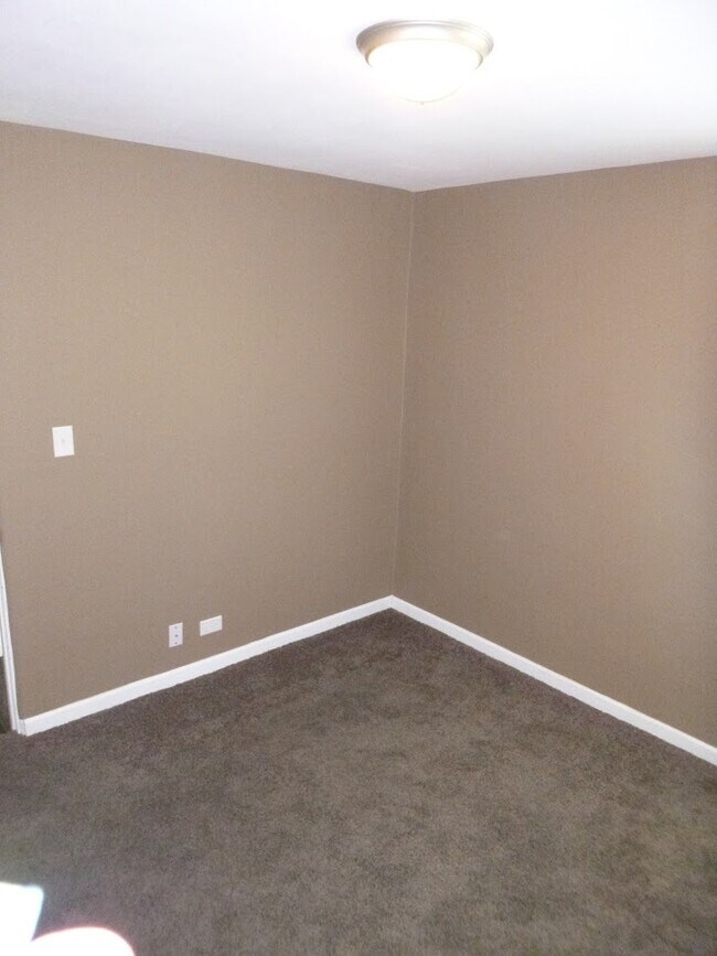 Building Photo - $0 DEPOSIT OPTION, CORY MERRILL, RECENTLY REMODELED, STAINLESS APPLIANCES, NEW CABINETS AND GRANI...