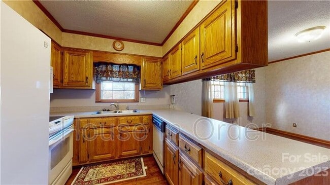Building Photo - 219 Ridge Rd