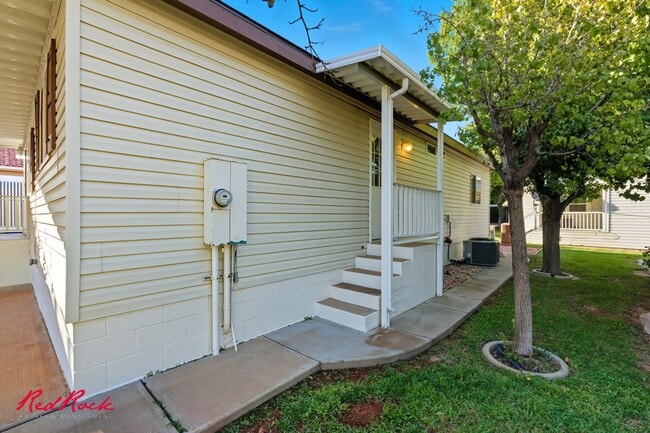 Building Photo - Single-Level 2 Bedroom Home in Washington 55+ Community!