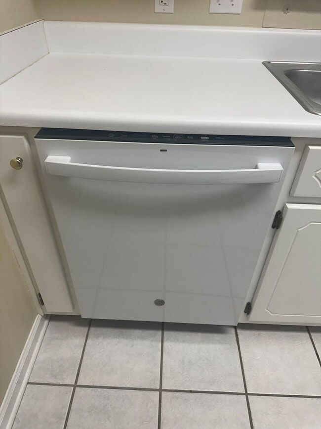 Building Photo - Briarwood West!!!