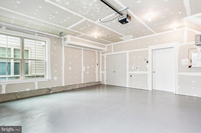Building Photo - 10113 Dalmatian St