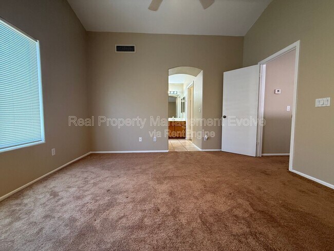 Building Photo - 17215 N 46th Pl