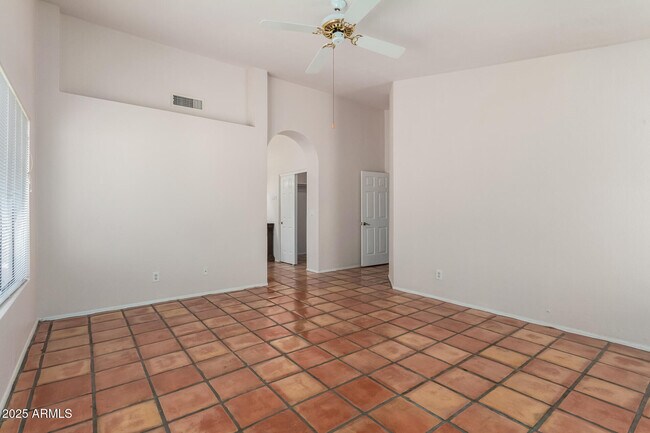 Building Photo - 3715 N Rosewood Ave