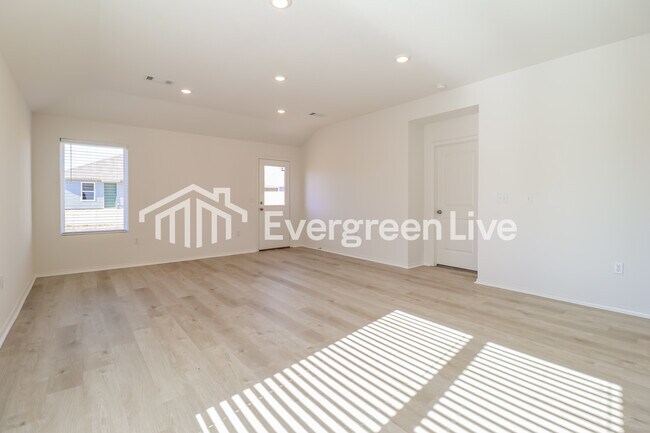 Building Photo - 33 Sourdough Crk Ln