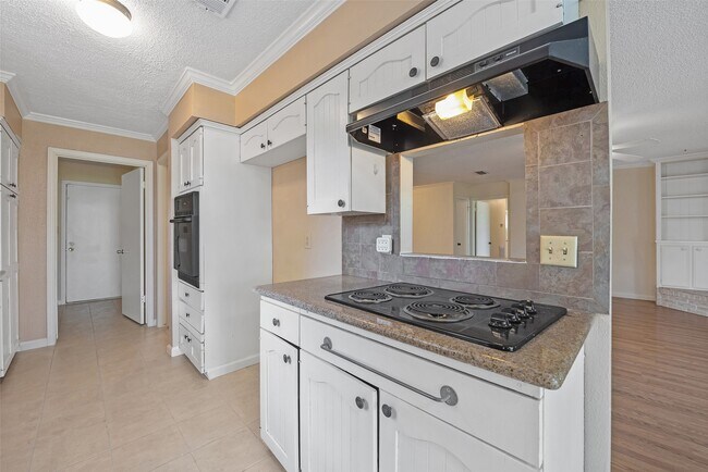 Building Photo - 807 Seacliff Dr