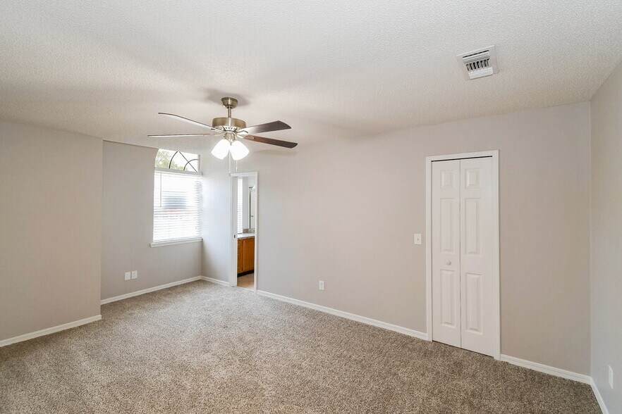 Building Photo - 8647 Charlesgate Cir N