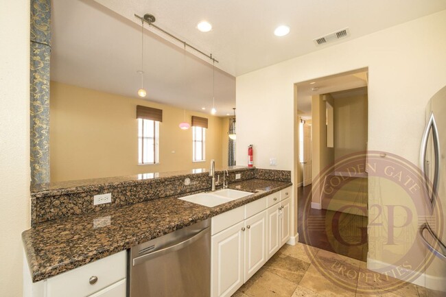 Building Photo - Sunset - 3 BR, 3.5 BA Townhouse 2,225 Sq. ...