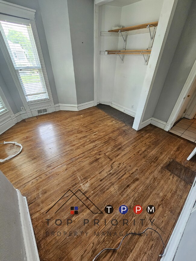 Building Photo - 3 Bedroom | 1.5 Bath Apartment in Cedar Fa...