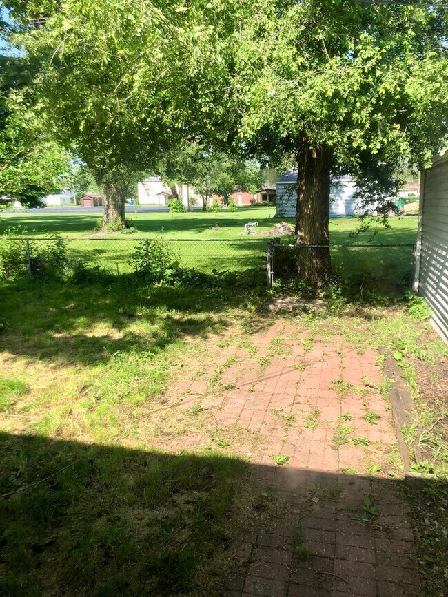 Building Photo - Quaint, cozy north side single family home!