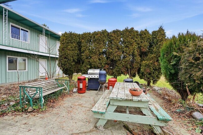 Building Photo - 1611 W 8th Ave