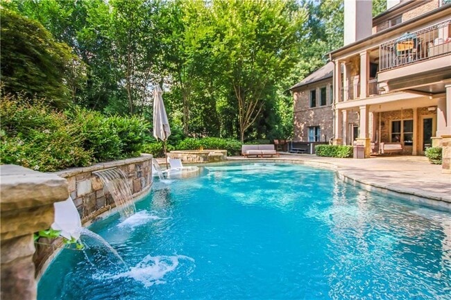 Building Photo - 5265 Peachtree Dunwoody Rd NE