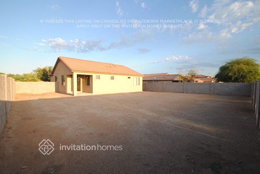 Building Photo - 6537 S 15th Dr