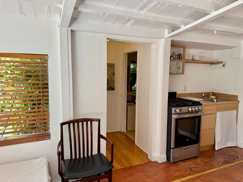 Building Photo - 3633 Mountain View Ave