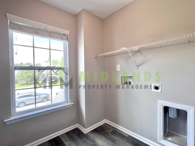 Building Photo - 464 Edenhall Dr
