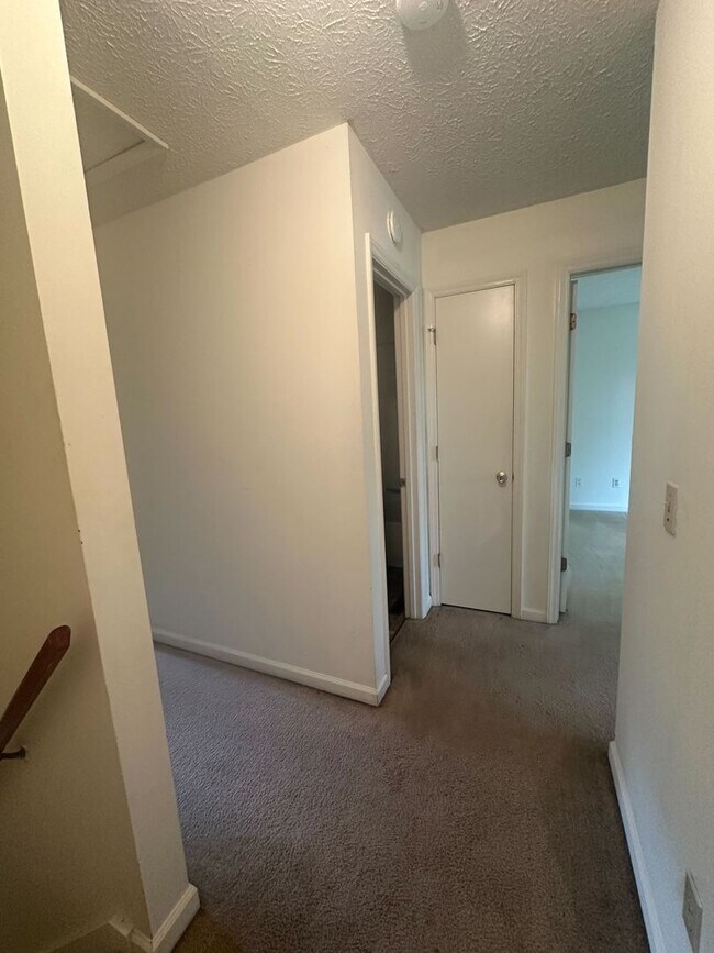 Building Photo - Renovated Home Near Virginia Tech