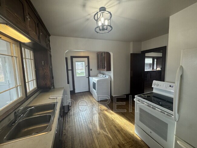 Building Photo - 6916 Billwood Hwy