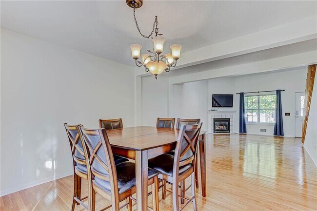 Building Photo - 1285 Courtney Dr