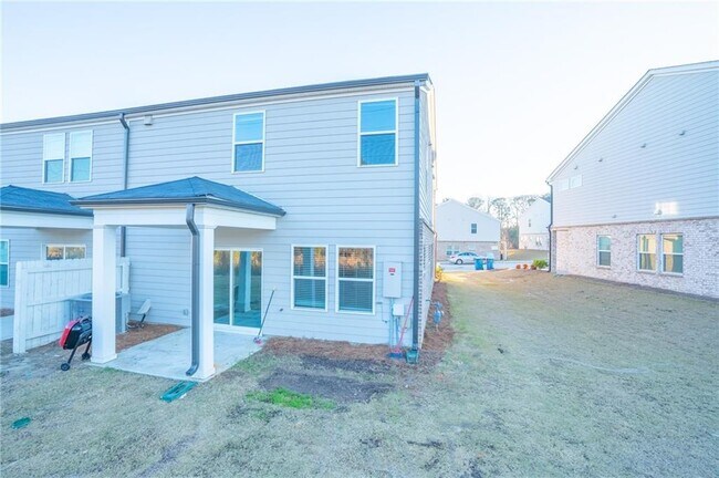 Building Photo - 1060 Sunny Lk Dr