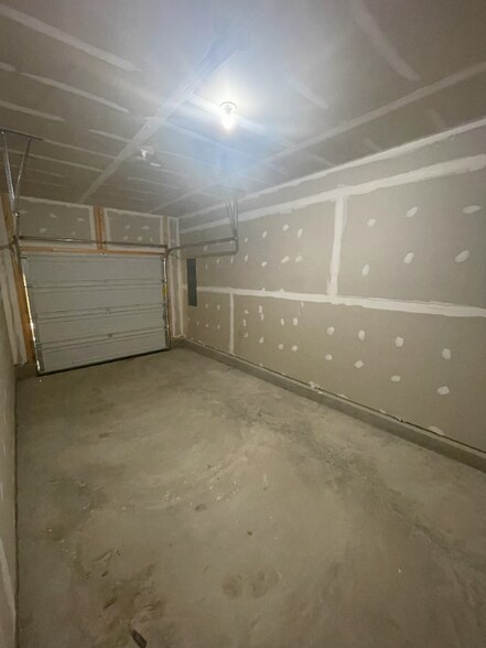 Building Photo - 203 Thompson Ave