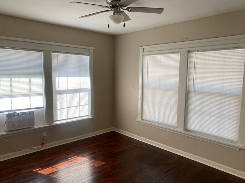 Building Photo - 725 S 7th St