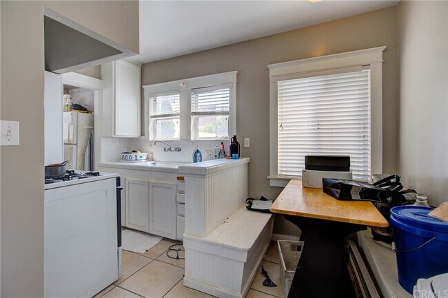 Building Photo - 223 24th St