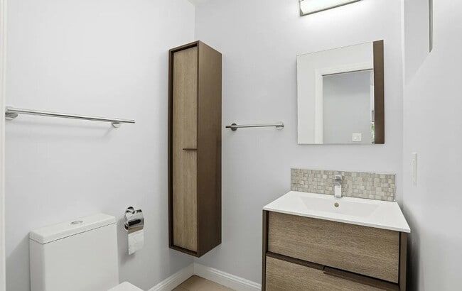 Building Photo - 339 Vine St