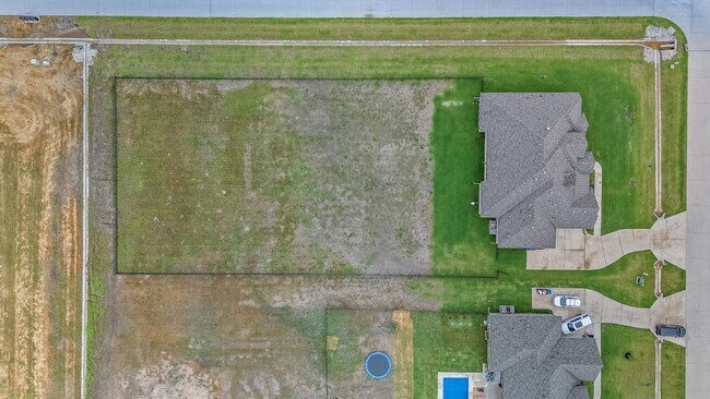 Building Photo - 8165 Honeywell Ave
