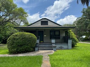 Building Photo - Gorgeous 2 Bedroom 1 Bathroom Single Family Home Located in the Heart of Midtown! Includes Hardwo...
