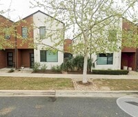 Building Photo - 1021 1/2 E 38th St