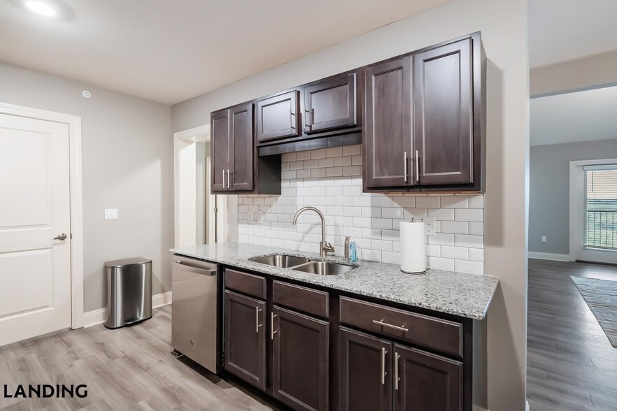 Building Photo - 305 Laredo Dr