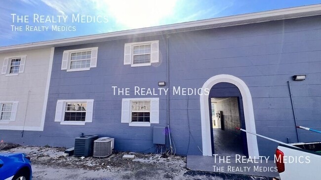 Building Photo - 1400 Eudora Rd