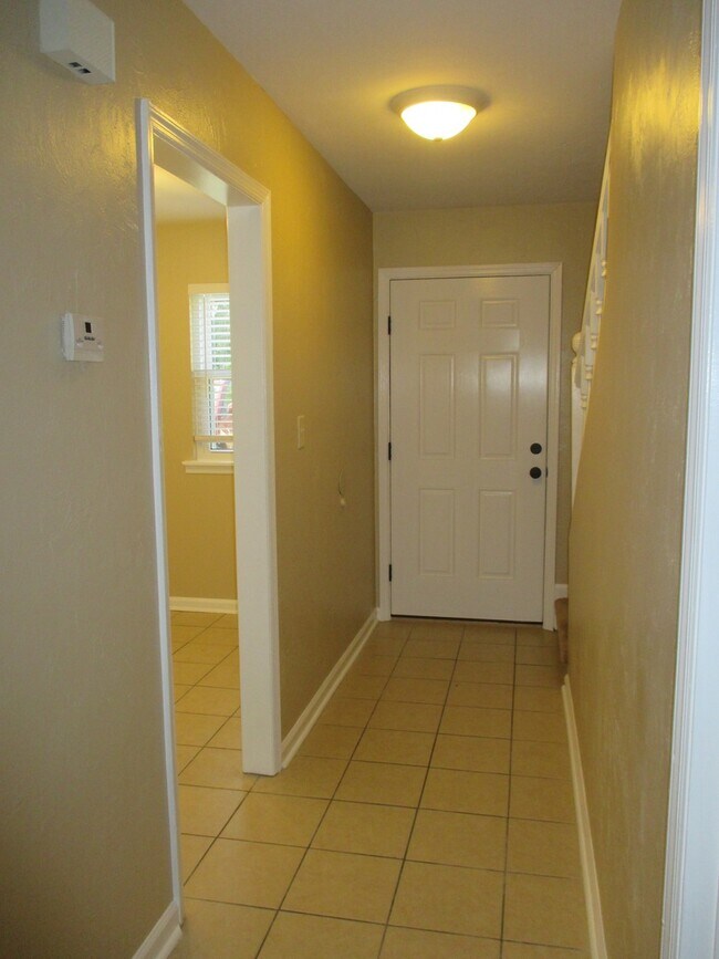 Building Photo - Stunning 2 Bed, 2 1/2 Bath Townhouse Available July 2026