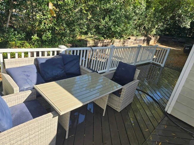 Building Photo - 1075 Sardis Cove Dr