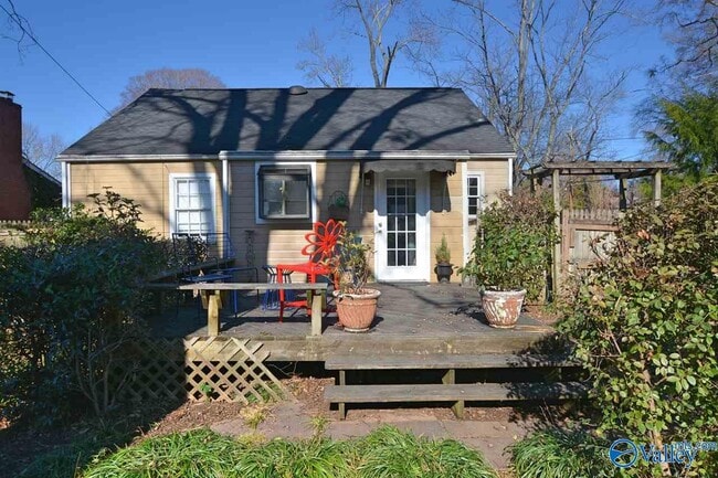 Building Photo - 1222 NE Wellman Ave