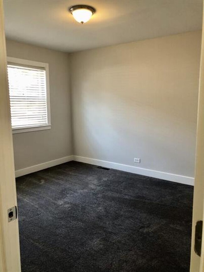 Building Photo - 4240 Gilbert Ave