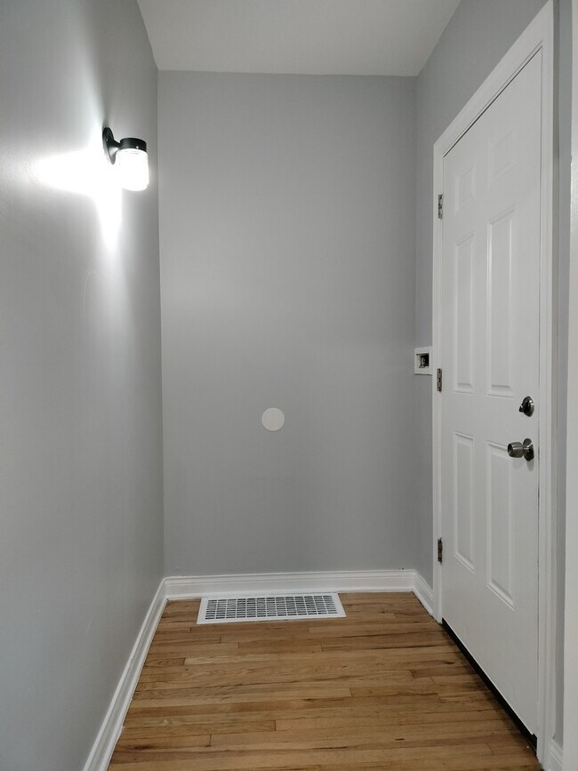 Building Photo - 1344 W 98th Pl