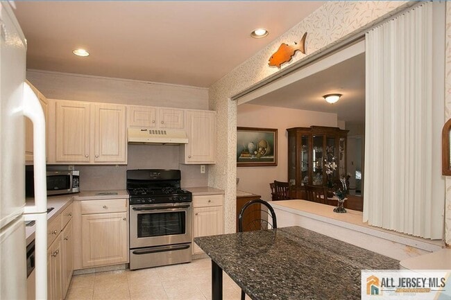 Building Photo - 15 Clemmens Ct